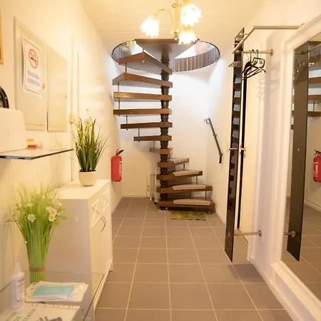 شقة 3-zimmer Haus 85qm Mit Balkon Bis Zu 8 Personen *